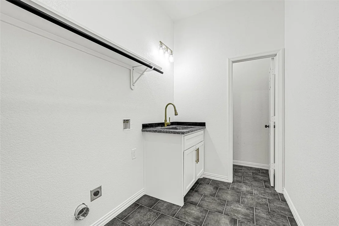Photo of 1128 Peter Pine Street