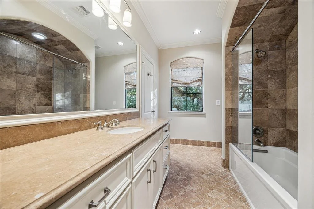 Photo of 2036 Addison Road