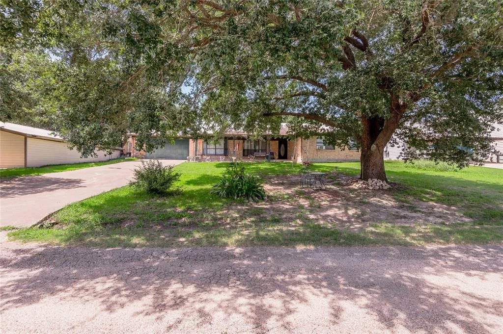Photo of 100 W Lakeview Drive
