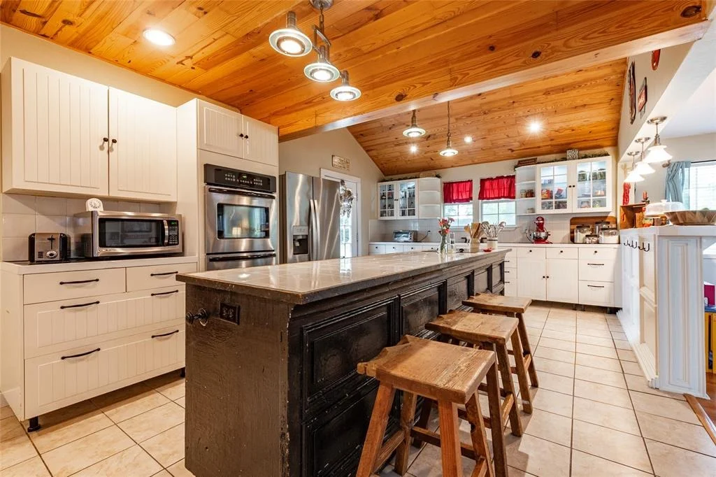 Photo of 830 Lily Lane