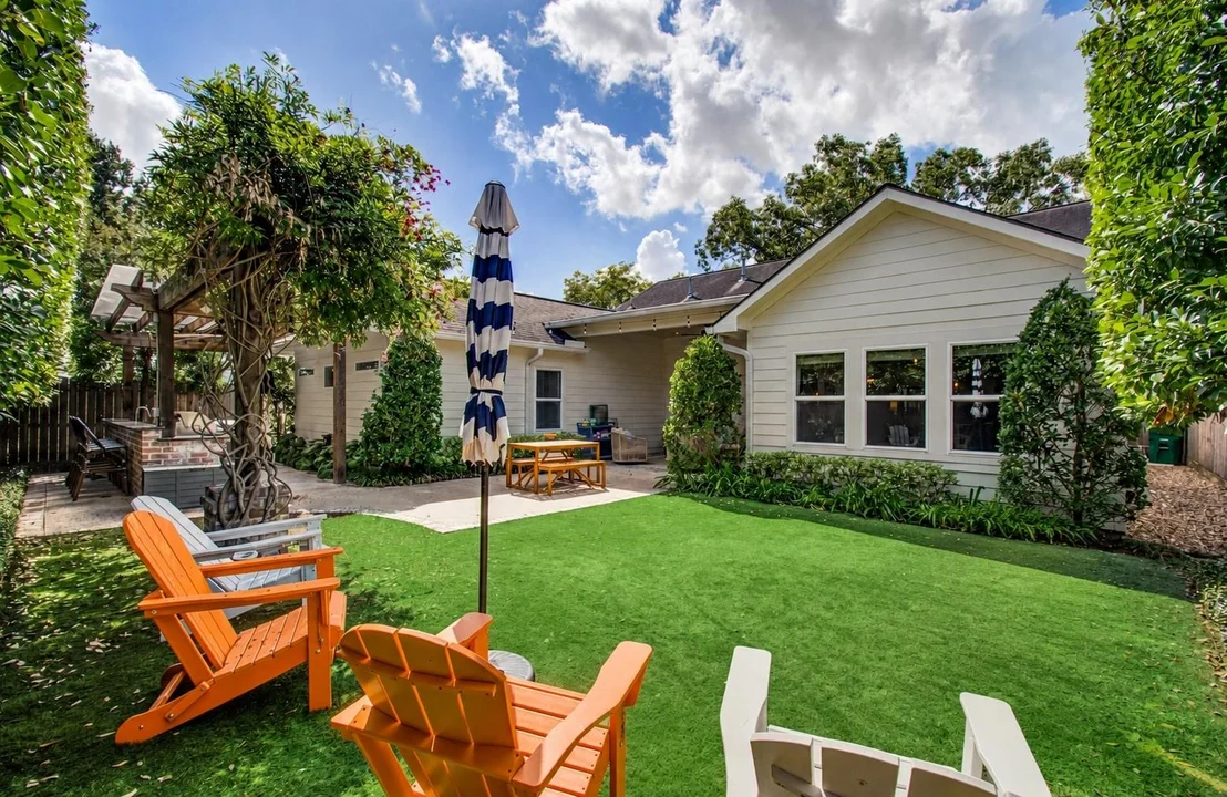 Photo of 1722 Chippendale Road