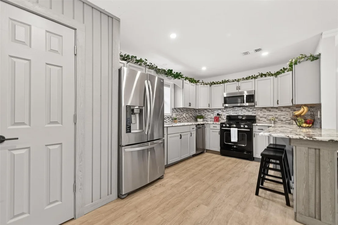 Photo of 2012 White Oak Drive