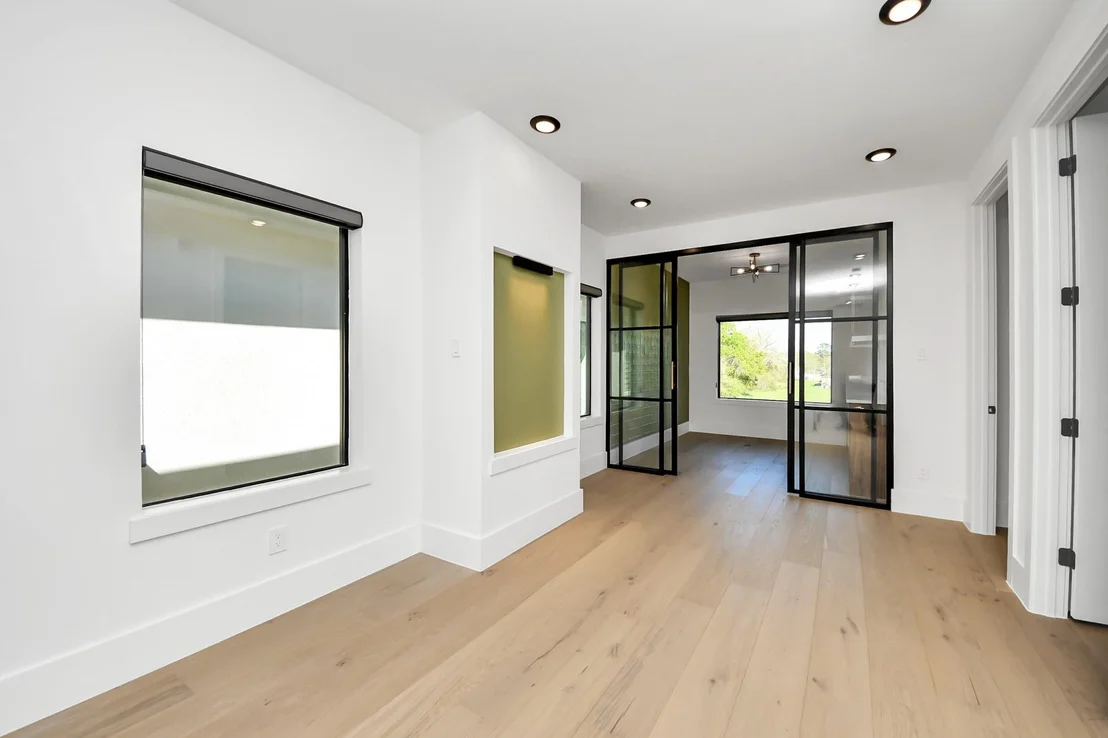 Photo of 615 Rolling Oaks