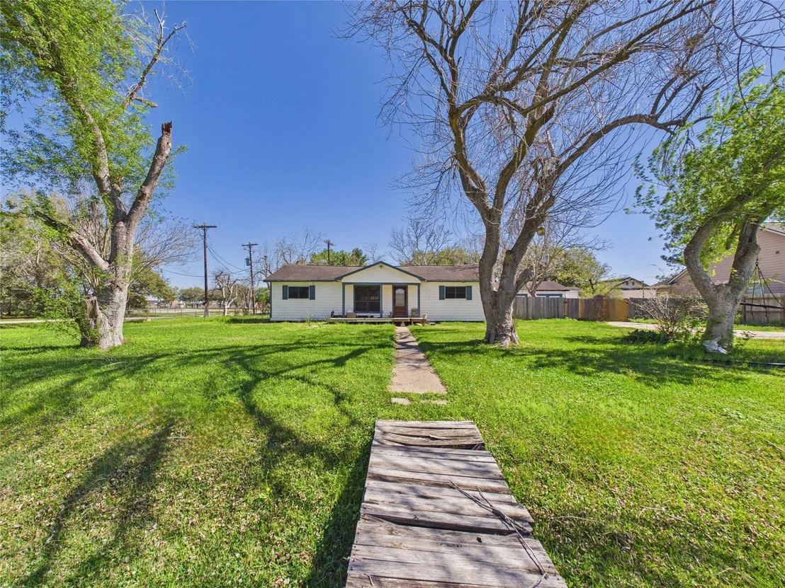 Photo of 2725 Redbud Lane