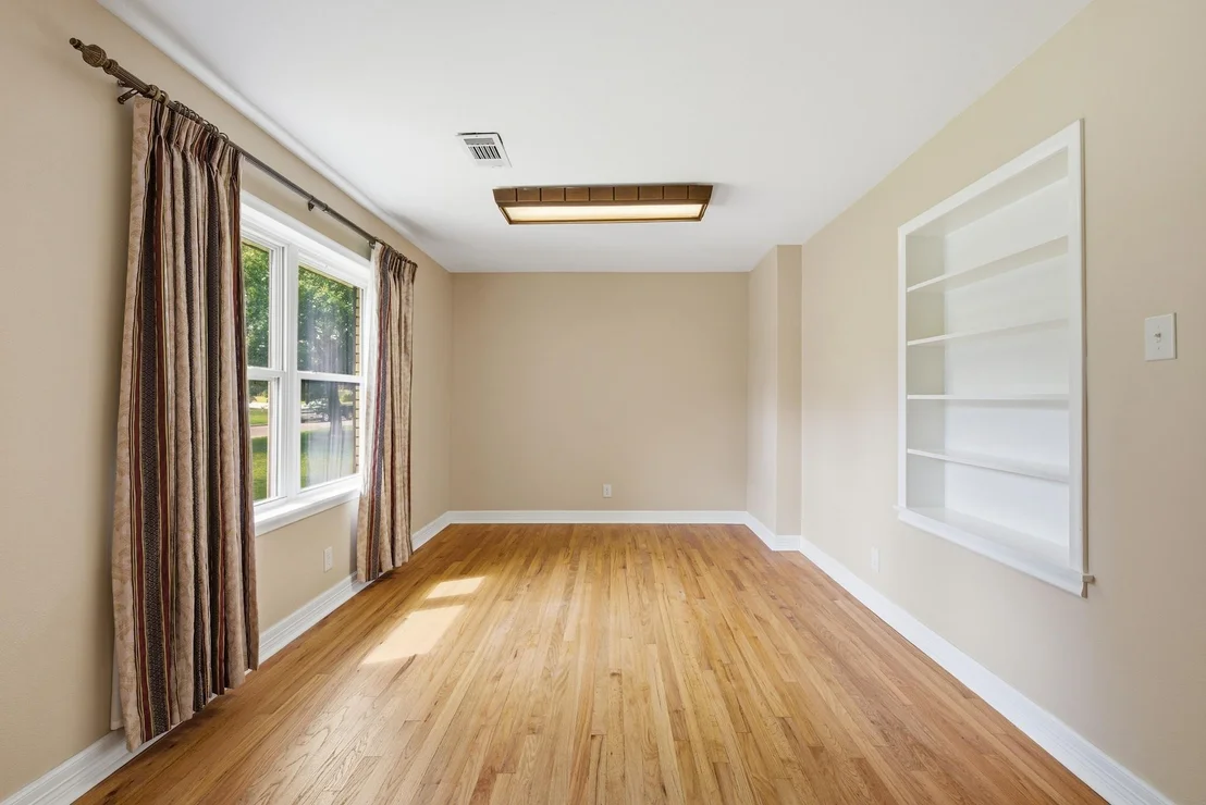 Photo of 806 Mary Lake Drive