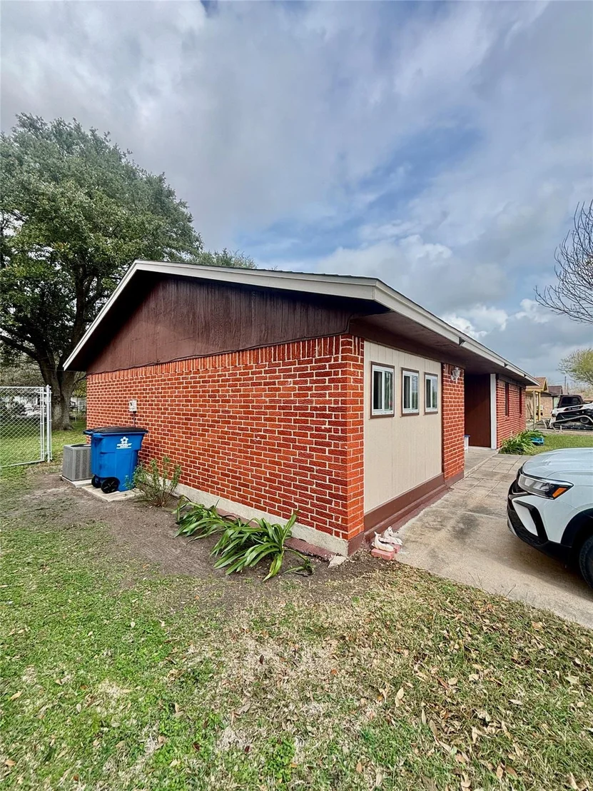 Photo of 1615 Meadowview Drive