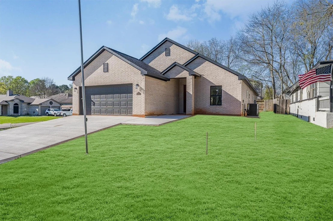 Photo of 10703 Hillside Drive