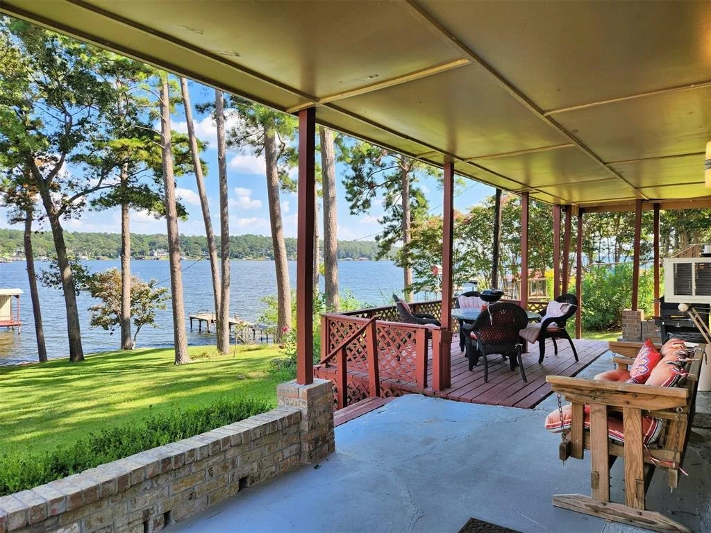 Photo of 23083 Lakeside Drive
