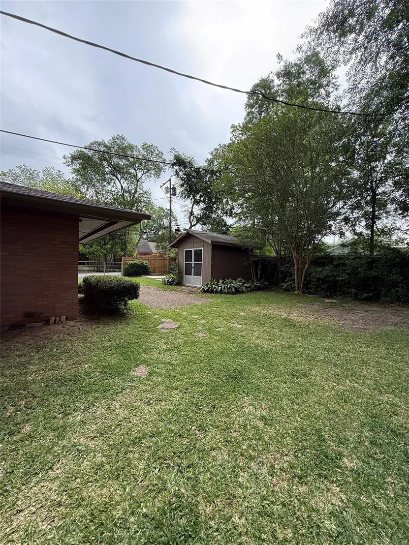 Photo of 905 Persimmon Avenue