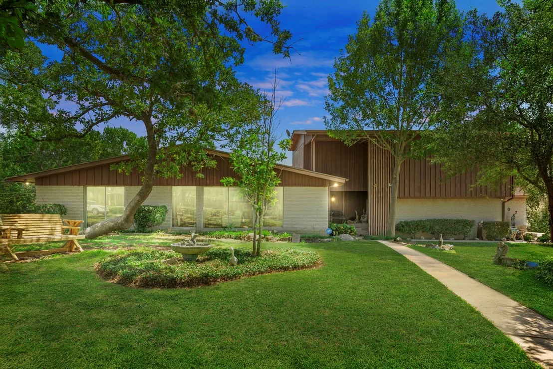 Photo of 707 Scenic Drive