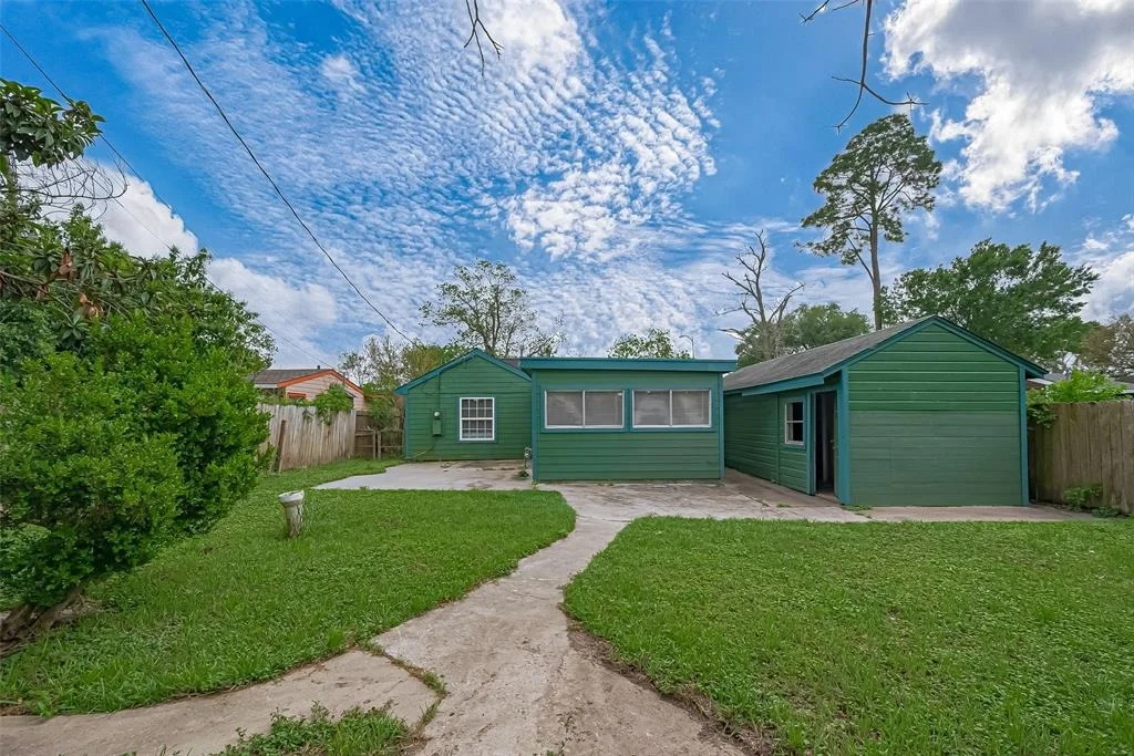 Photo of 7333 Lakehurst Drive
