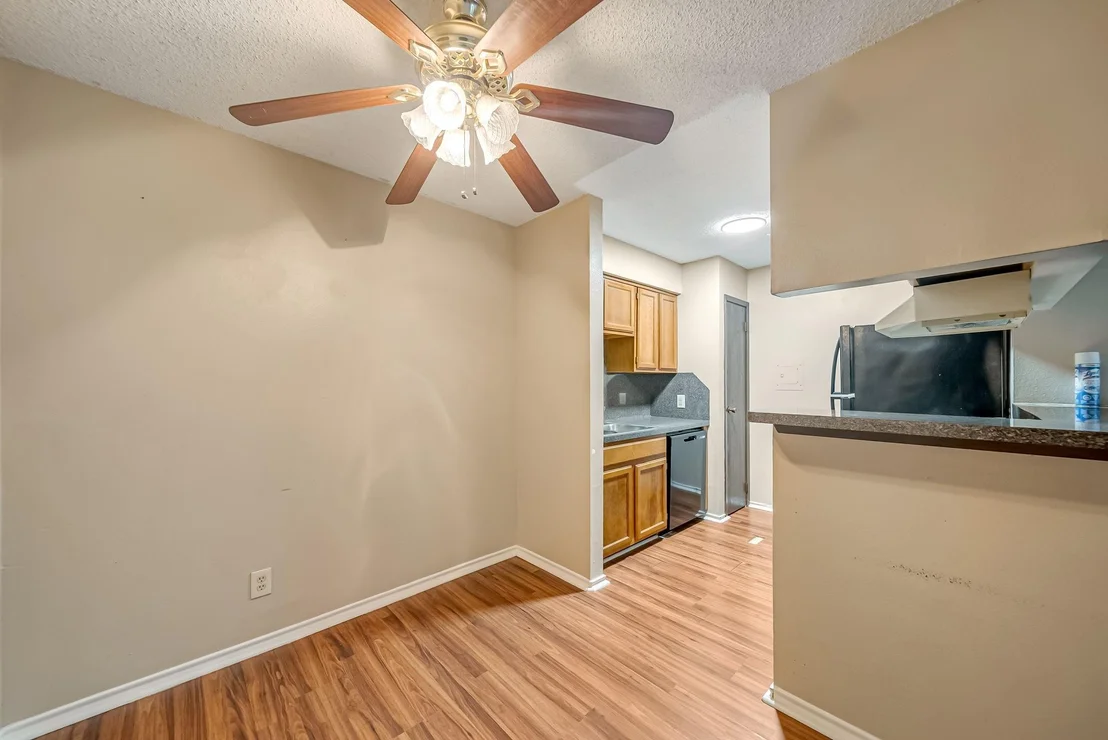 Photo of Unit 256D at 2501 Gulf Freeway