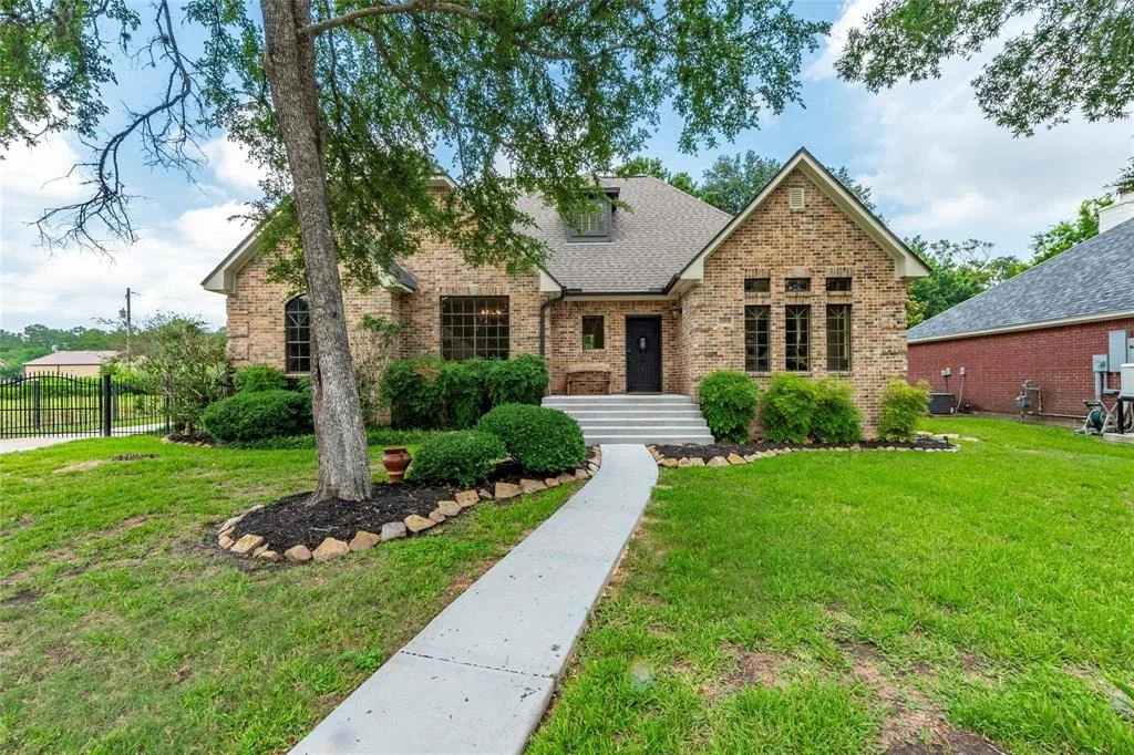 Photo of 2209 Oak Drive