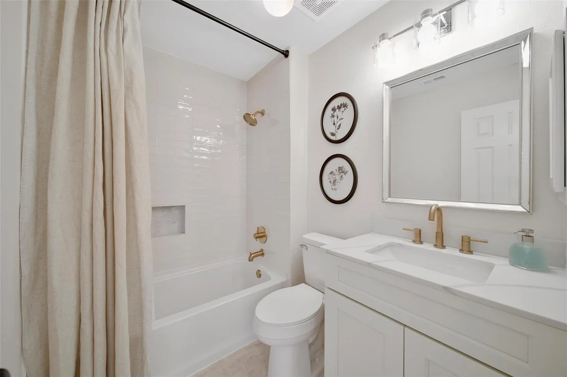 Photo of 43 E Sandalbranch Circle