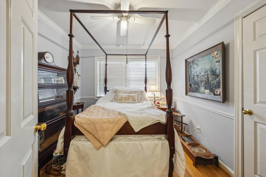 Photo of 5211 Maple Street