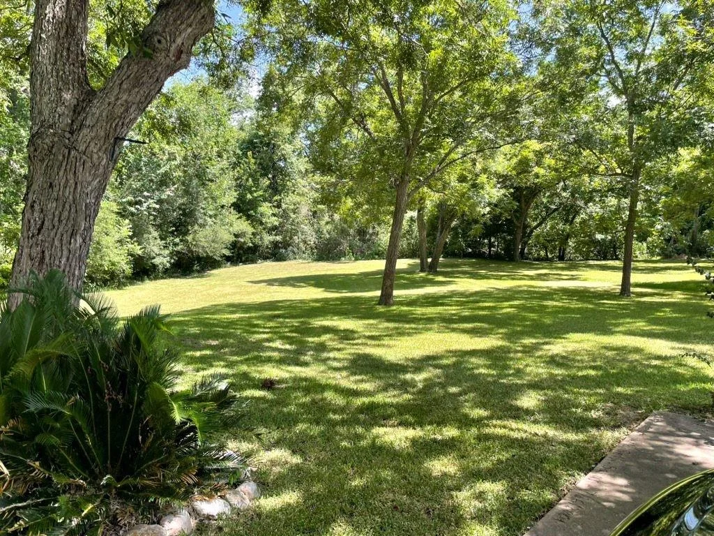Photo of 2903 Creekside Drive