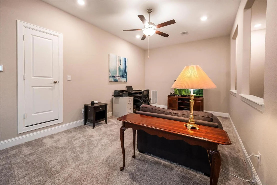 Photo of 915 Falcon Hollow Lane