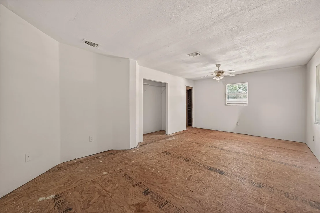 Photo of 25080 Lakeshore Drive