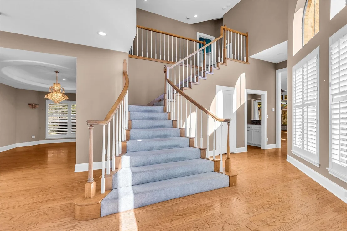 Photo of 566 Edgewood Drive