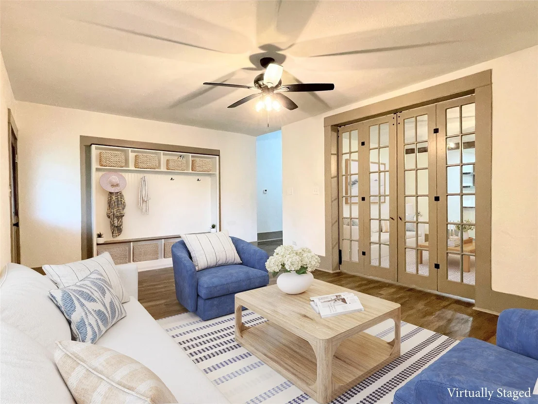 Photo of 210 W Crescent Drive