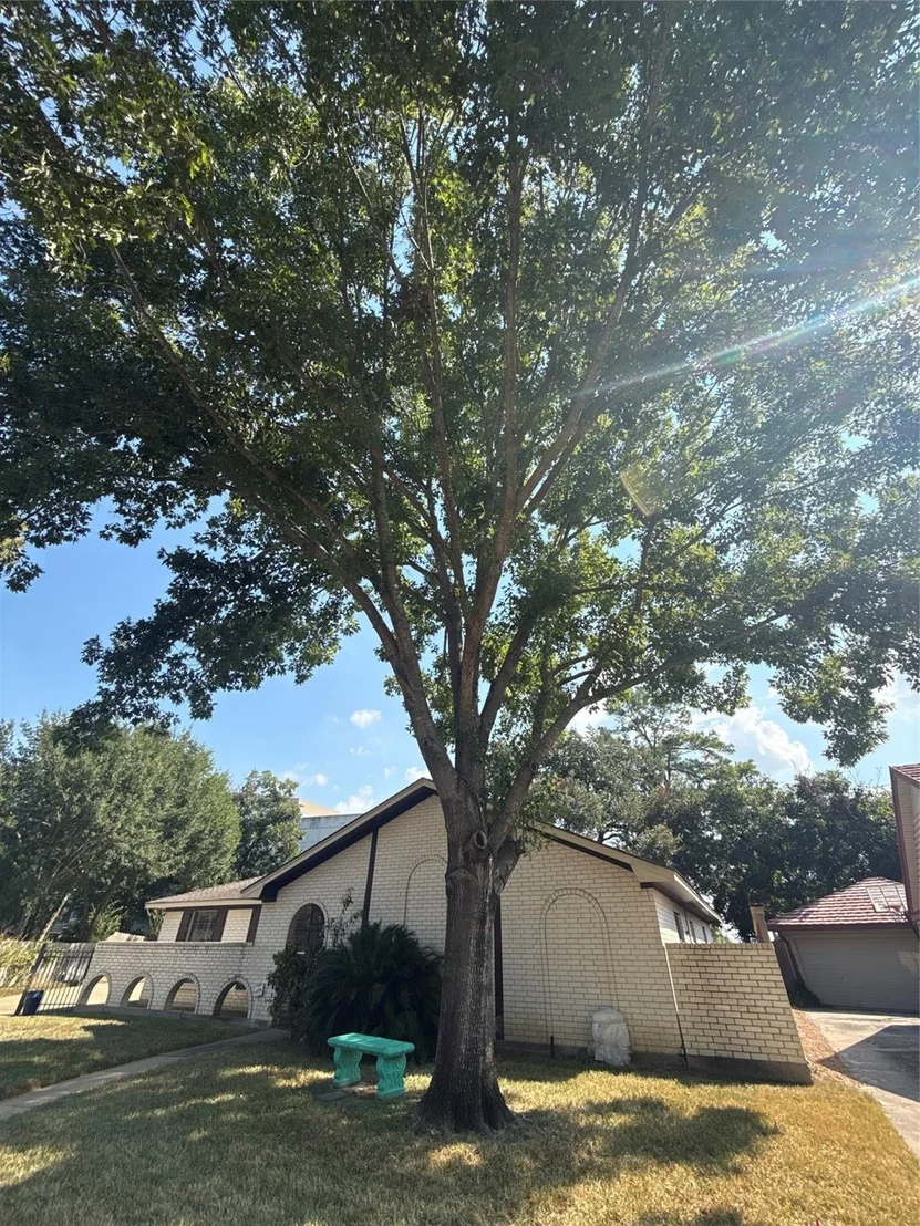 Photo of 930 W Forest Drive