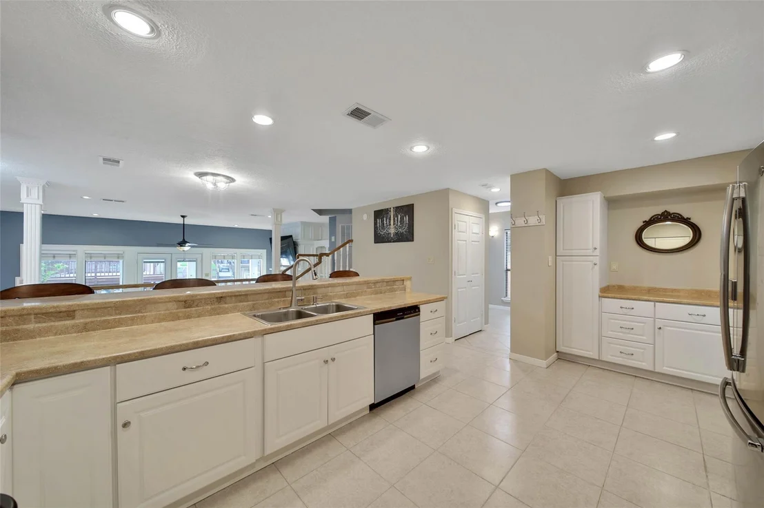Photo of 734 Lake View Drive