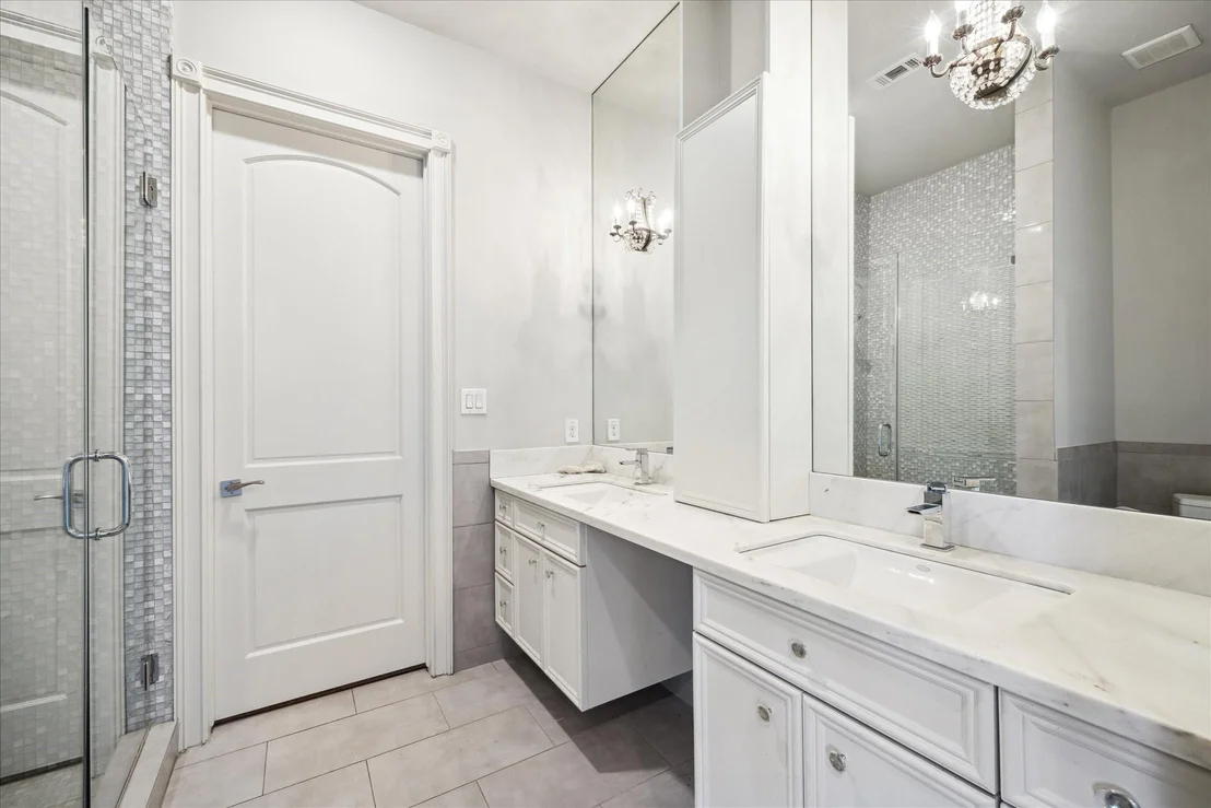 Photo of 2247 Bartlett Street