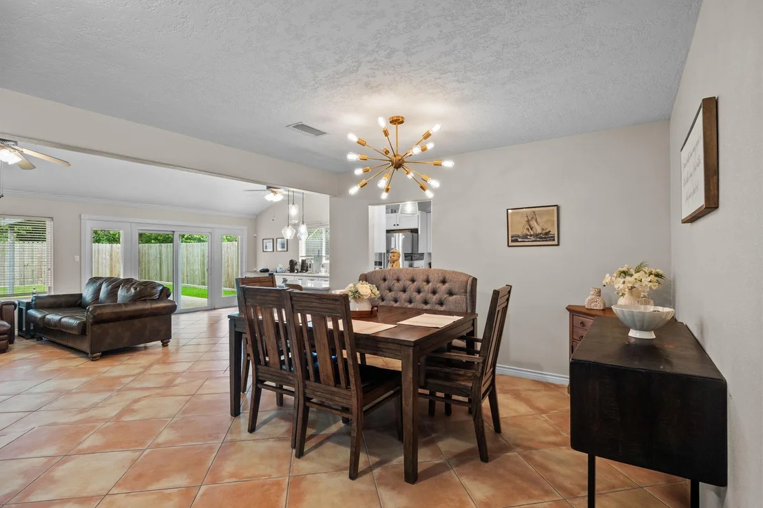 Photo of 16119 La Avenida Drive