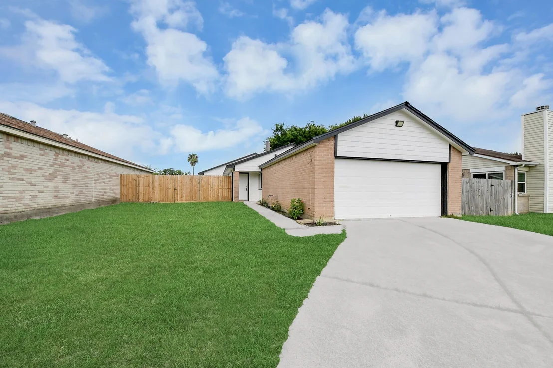 Photo of 5212 Willowview Drive