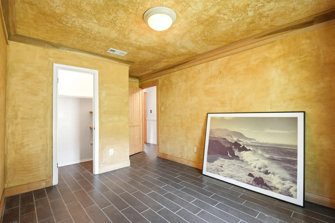 Photo of 18813 Woodridge Drive