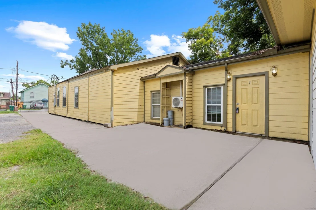 Photo of 8205 Appleton