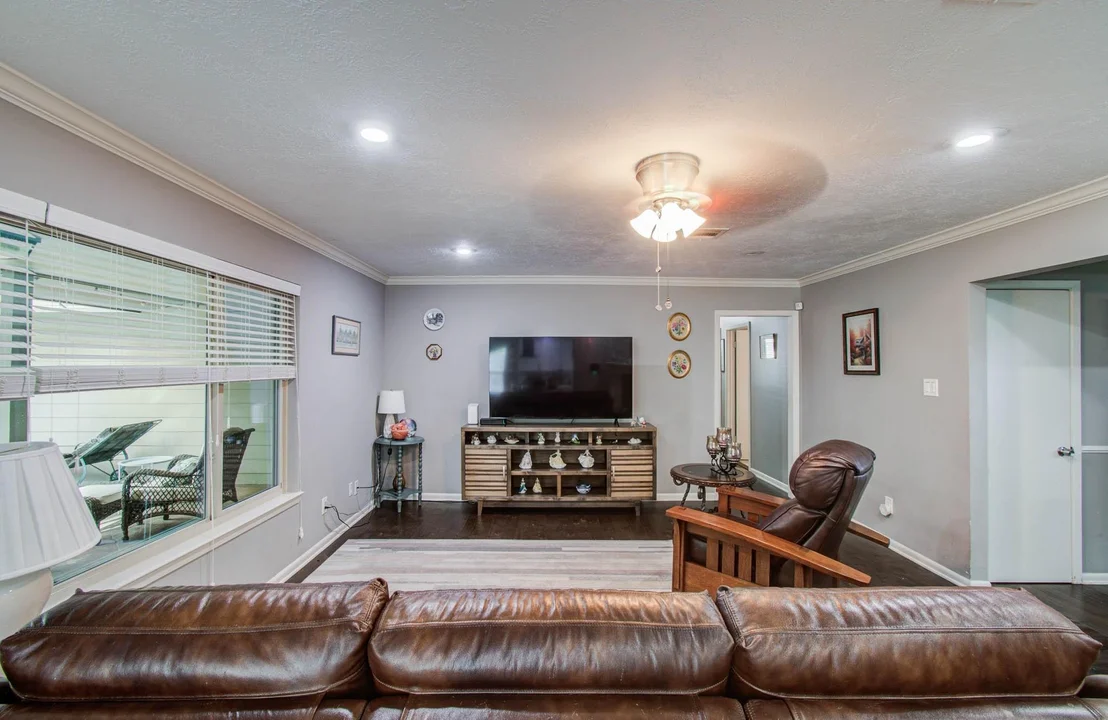 Photo of 9818 Emnora Lane