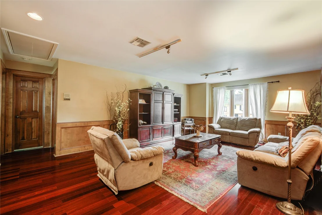 Photo of 15110 Benfer Road
