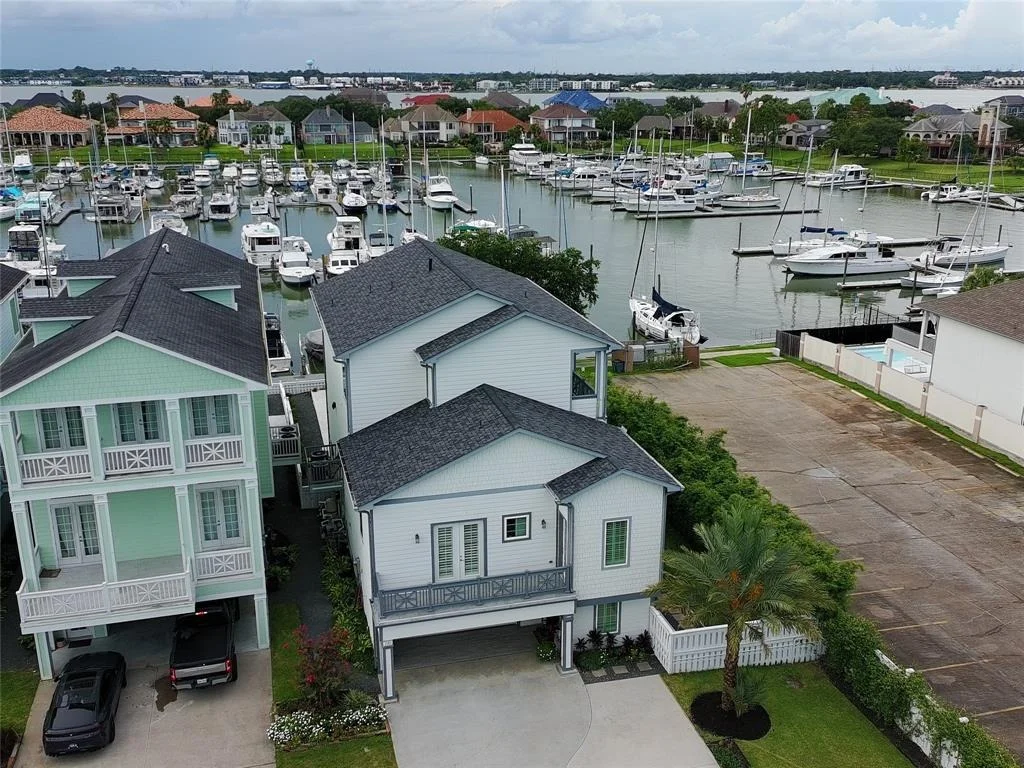 Photo of 2182 Marina Way