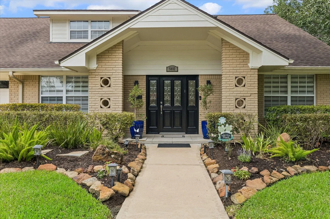 Photo of 5402 Valkeith Drive