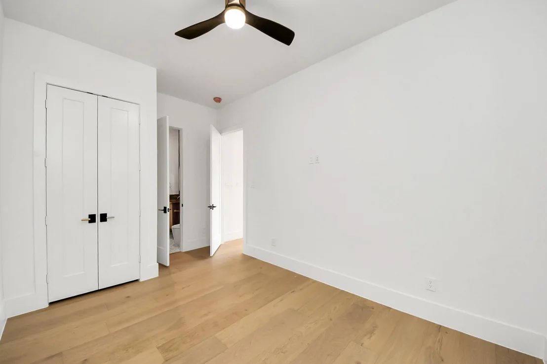 Photo of 615 Rolling Oaks