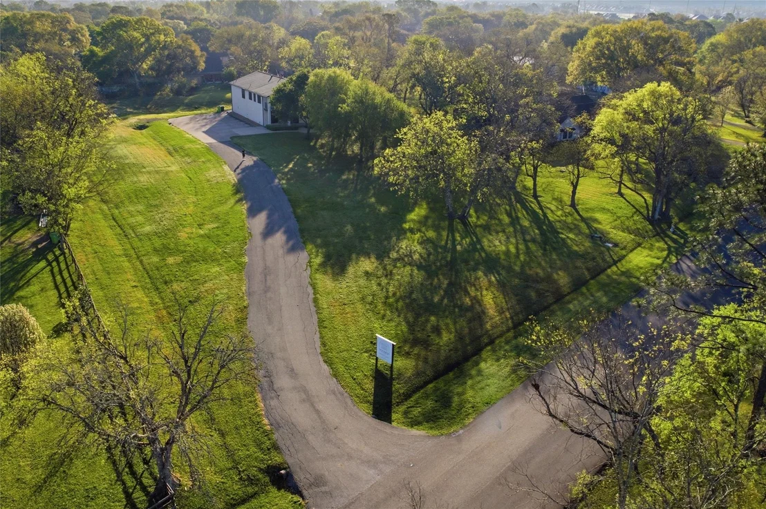Photo of 1905 Dowling Drive