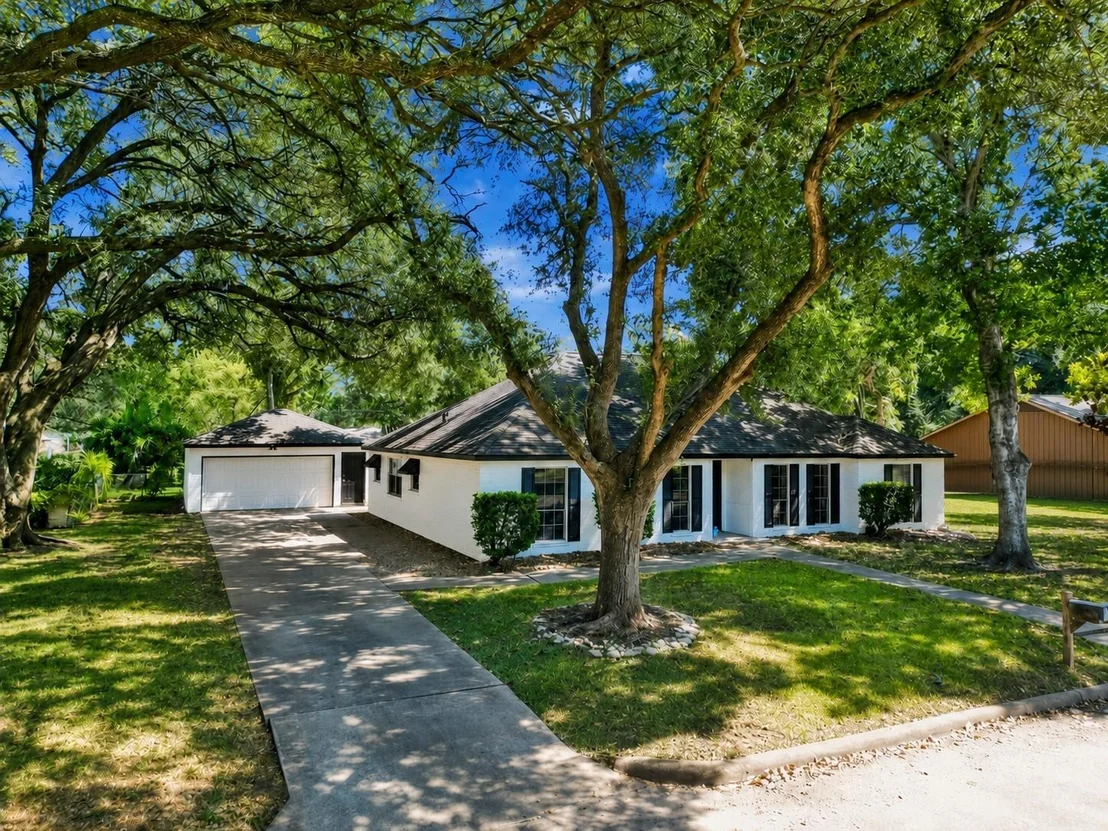 Photo of 1215 Briar Lane