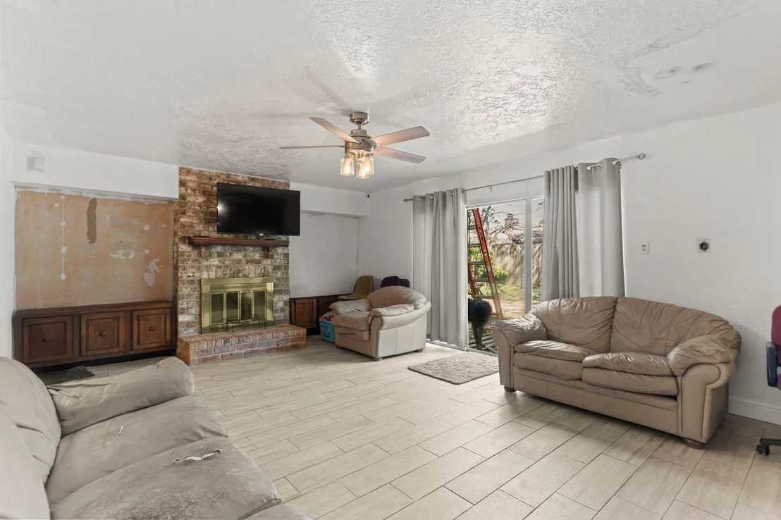 Photo of 8506 Rivercross Road