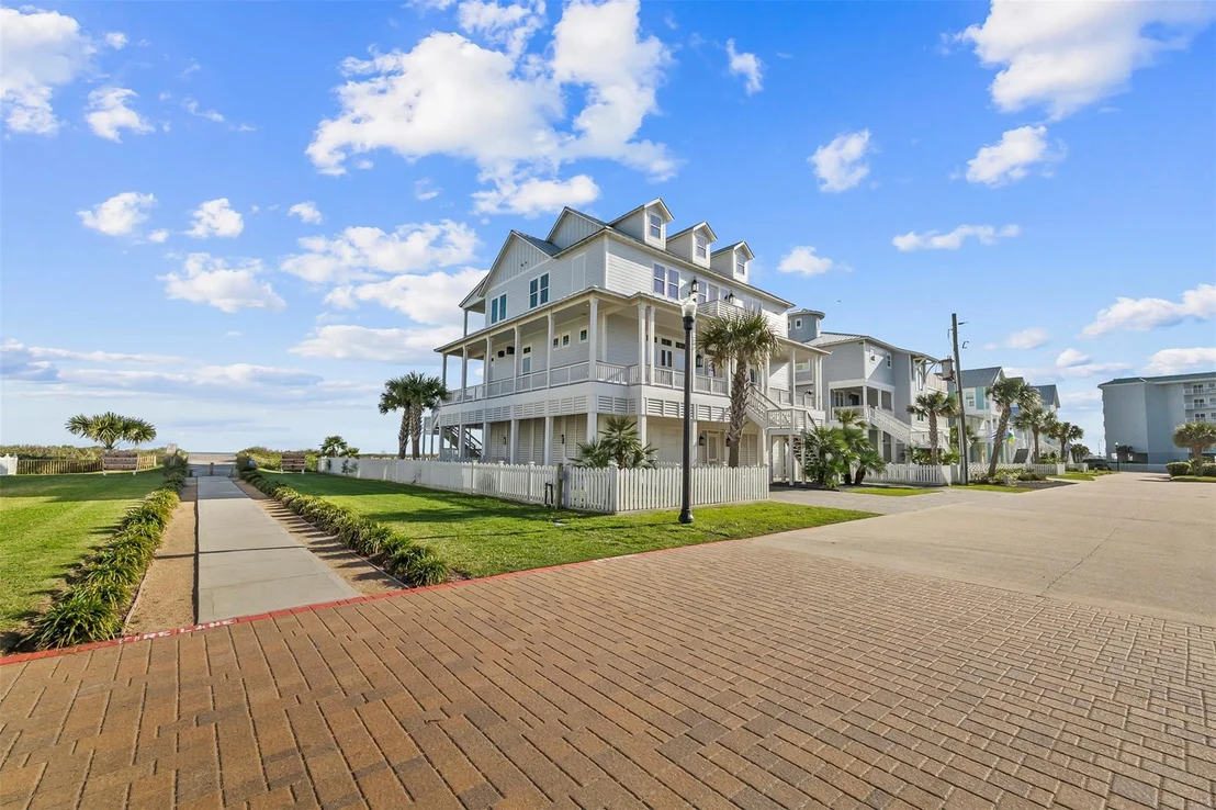 Photo of 11707 Beachside
