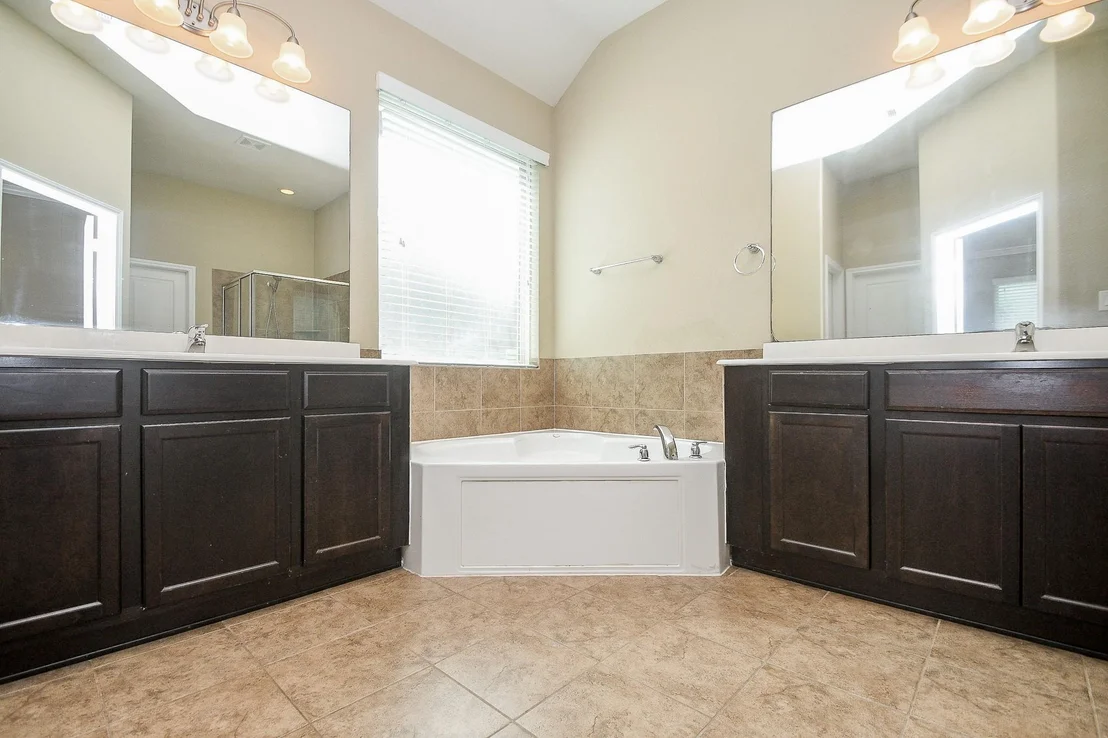 Photo of 4819 Oak Rambling Drive