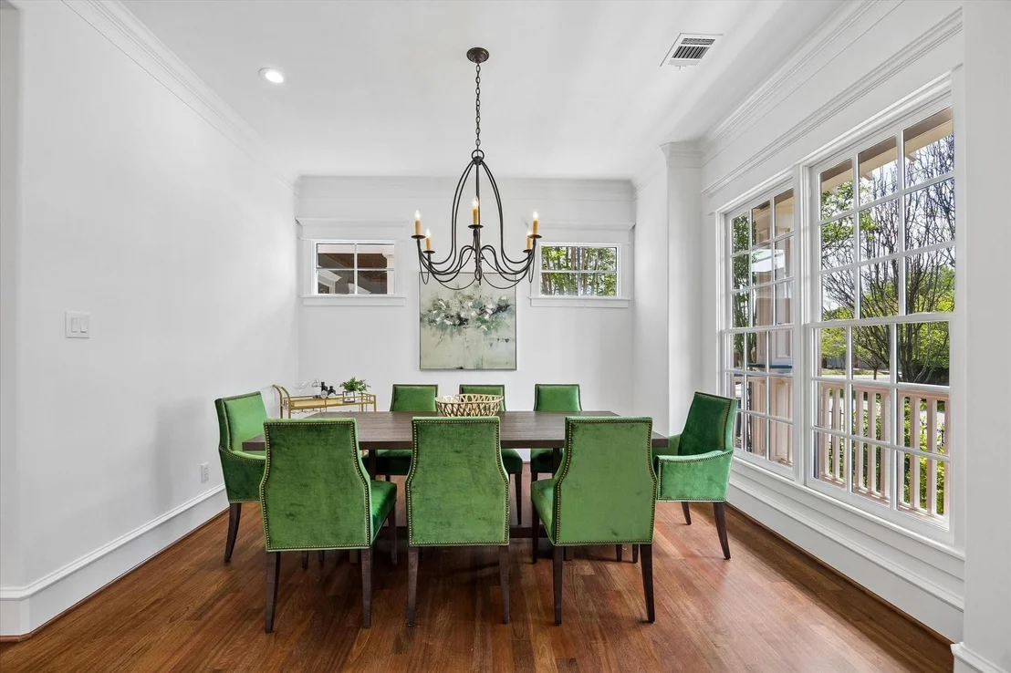 Photo of 705 W 9th Street