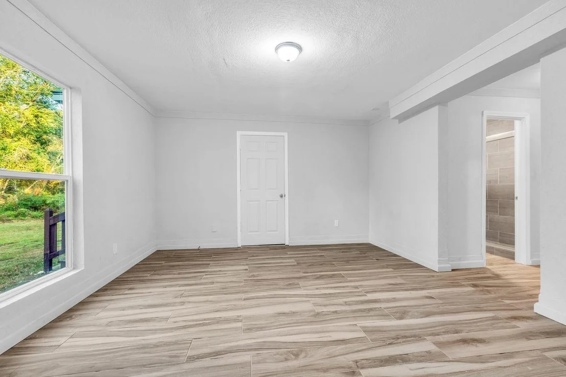 Photo of 83 White Oak Drive N