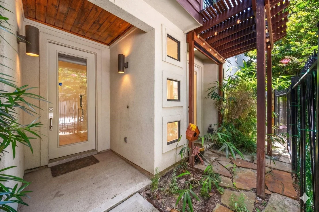 Photo of 4129 Dickson Street