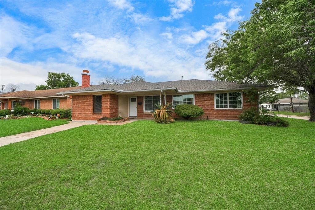 Photo of 3111 Tanglebriar Drive