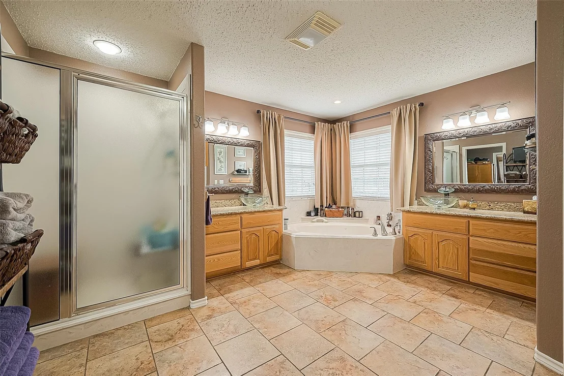 Photo of 792 W Bayshore Drive