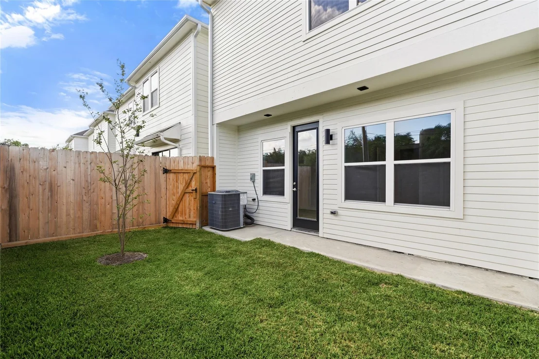 Photo of 3905 Willowbend Point Drive