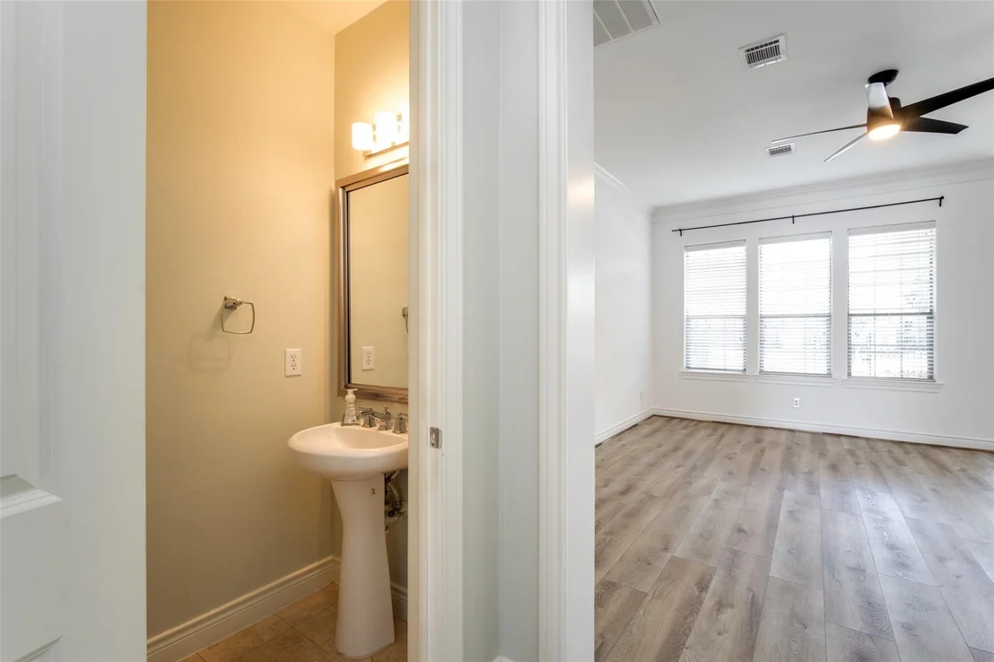 Photo of 9147 Lago Crest Drive