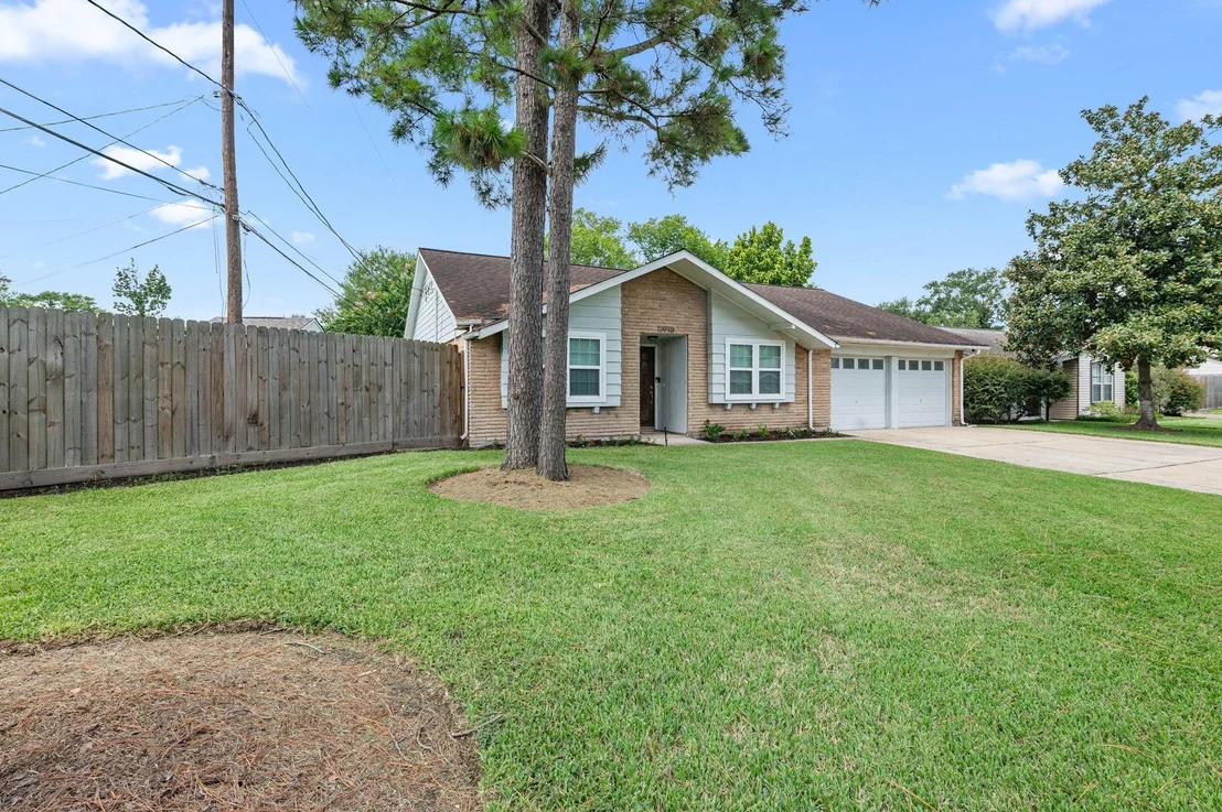 Photo of 11910 Mullins Drive