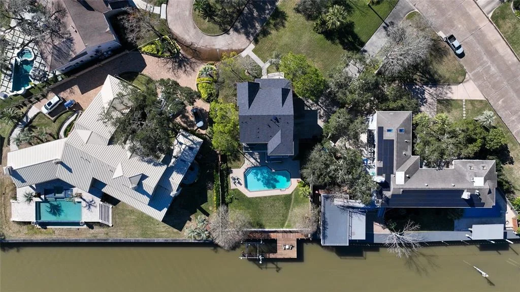 Photo of 18607 Upper Bay Road Road